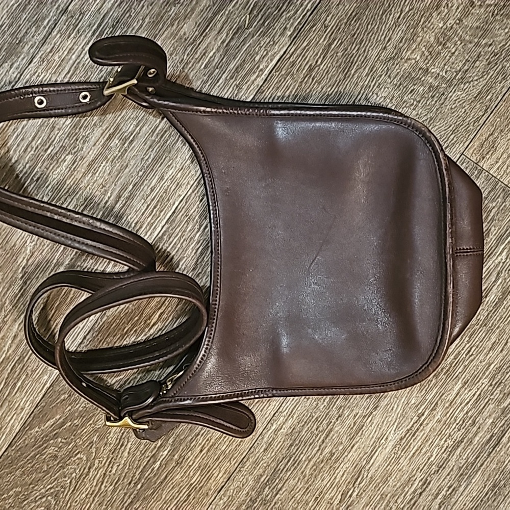 True vintage Janice legacy brown shoulder crossbody. Coach